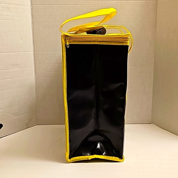Buc-ee’s Buc Cooler Bag Brand New With Tag Black W/ Yellow Trim & Zip Cl… - Picture 2 of 8